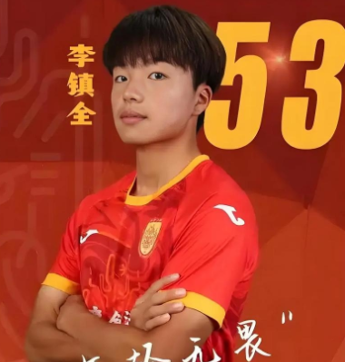 九游体育官网-国足未来中场主力，可能会在以下4人中诞生